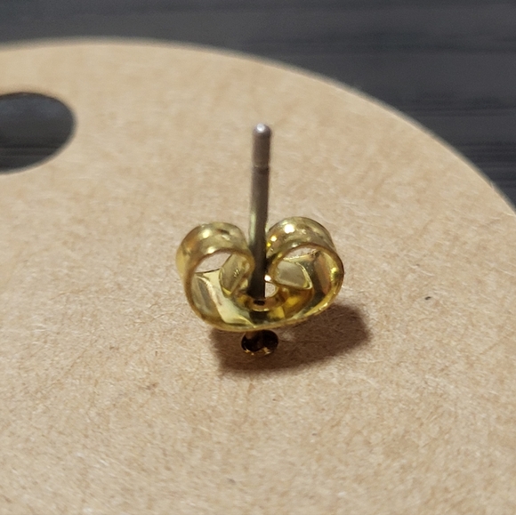 Women’s Twisted Bracelet‎ Bangle Gold Tone Wavy Bracelet & Earring Gift Set NWOT - Picture 8 of 9